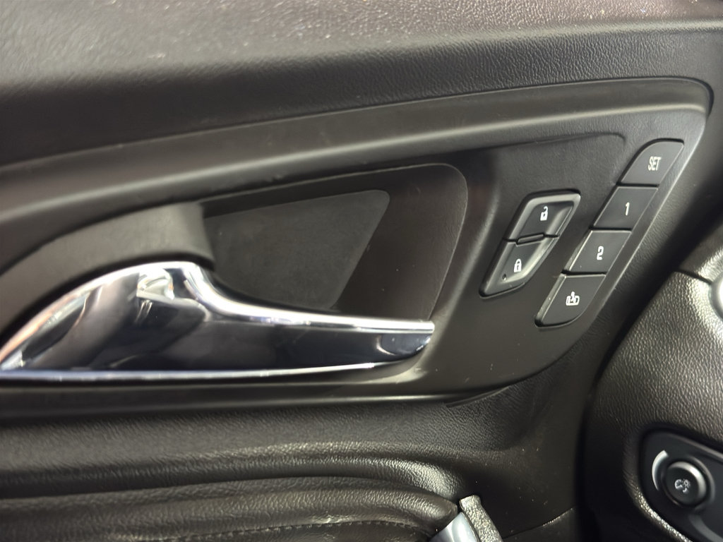 Used 2024 Chevrolet Malibu LT FWD image 32