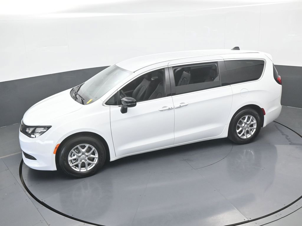 Used 2026 Chrysler Voyager LX image 45