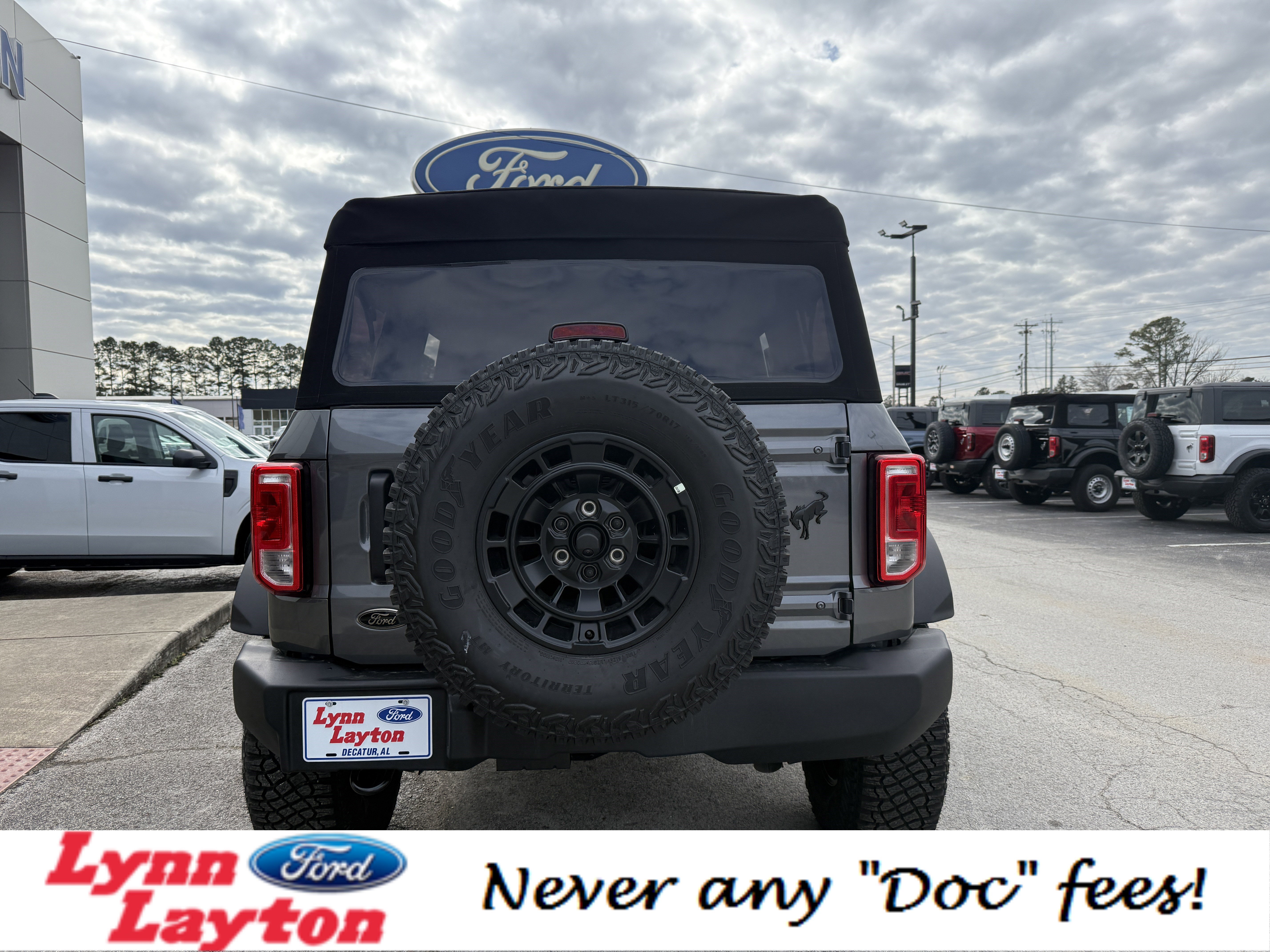 New 2025 Ford Bronco 4-Door image 5