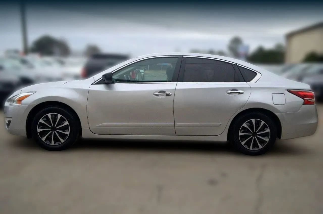 Used 2015 Nissan Altima 2.5 S w/ Power Driver Seat Package FWD image 4