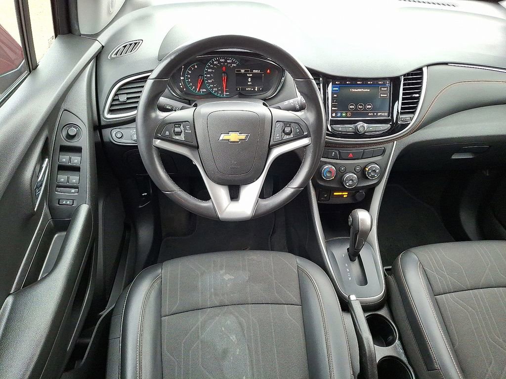 Used 2022 Chevrolet Trax LT w/ LT Convenience Package image 3