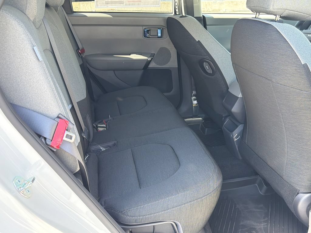 New 2027 Kia Seltos LX FWD image 13