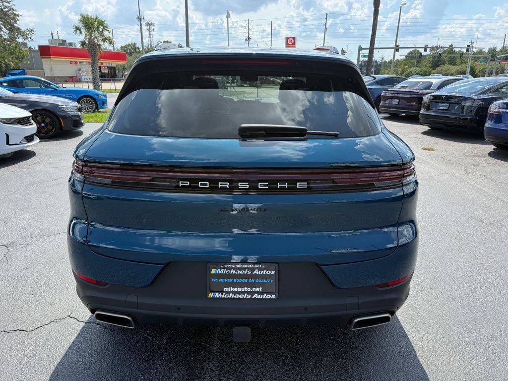 Used 2025 Porsche Cayenne AWD/4WD image 6