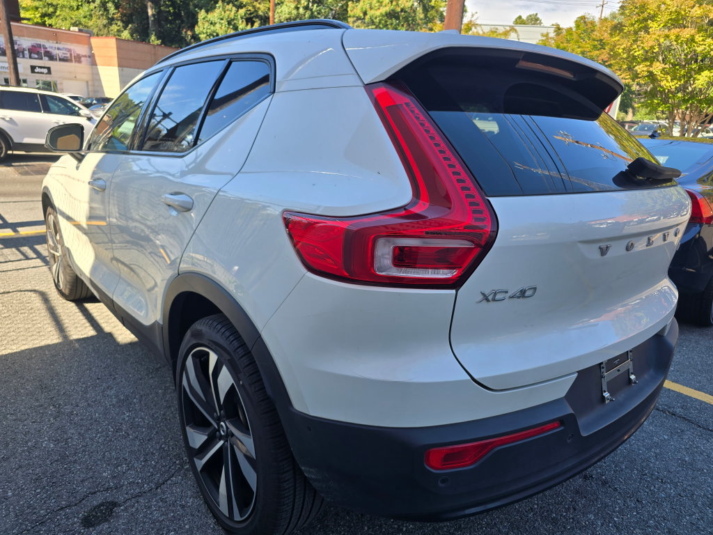 Certified 2025 Volvo XC40 B5 Ultra AWD/4WD image 5