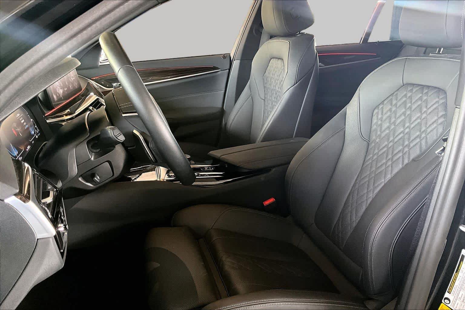Used 2023 BMW 530e w/ Convenience Package RWD image 7