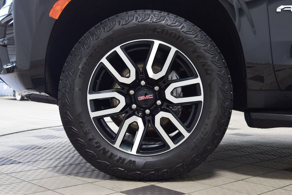 Used 2024 GMC Yukon AT4 w/ Technology Package AWD/4WD image 30