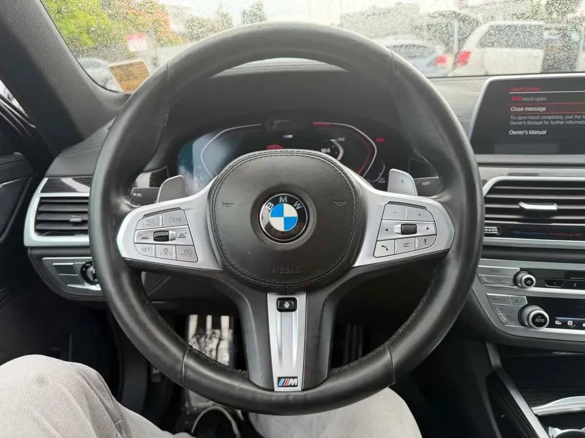 Used 2020 BMW 740i w/ M Sport Package RWD image 10
