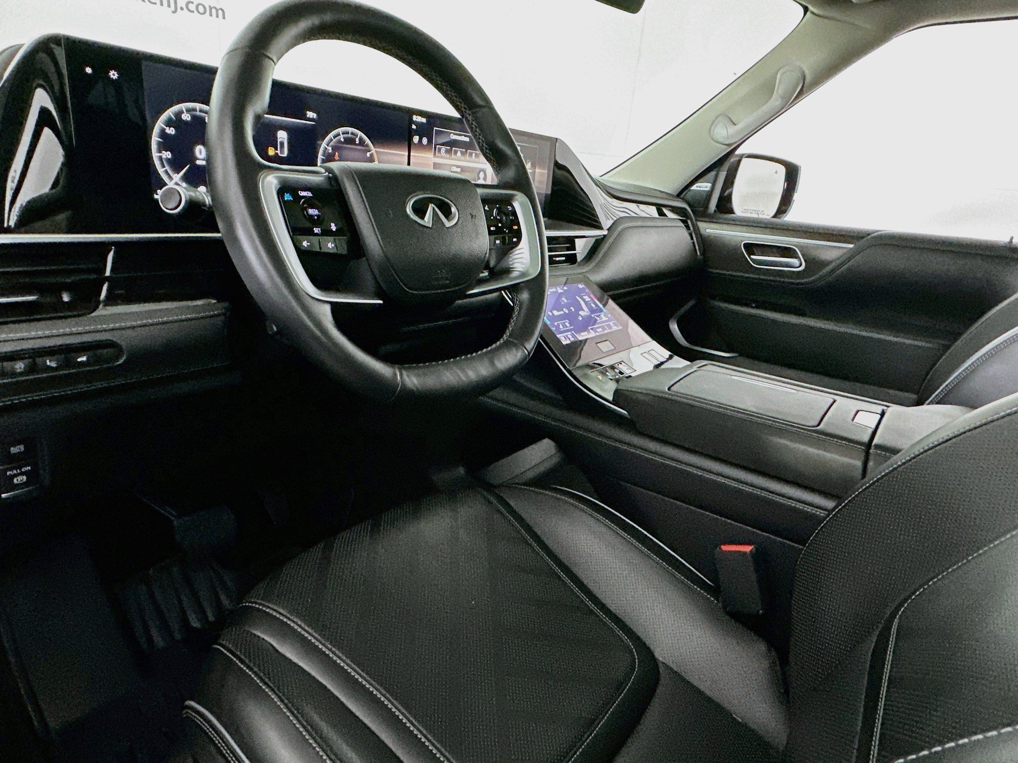 Used 2025 INFINITI QX80 Luxe AWD/4WD image 7