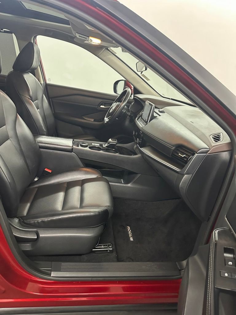 Used 2023 Nissan Rogue SV w/ SV Premium Package image 35