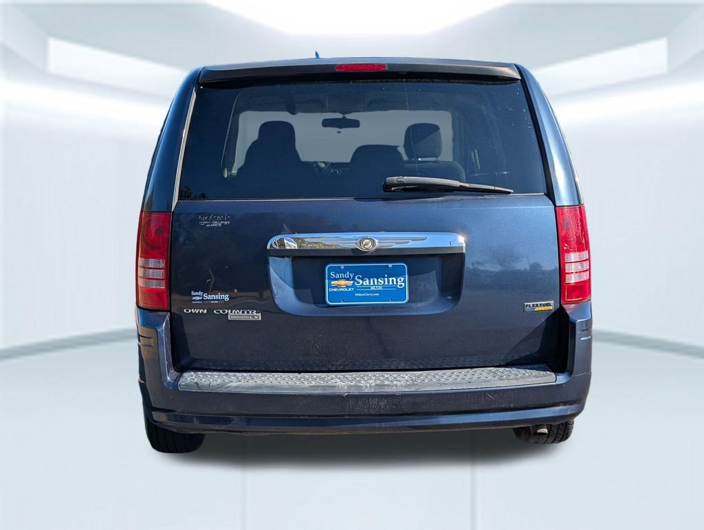 Used 2008 Chrysler Town & Country LX image 5