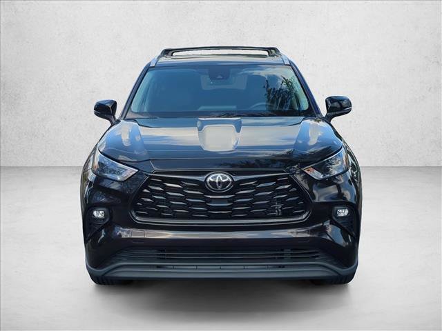 Used 2022 Toyota Highlander XLE FWD image 2
