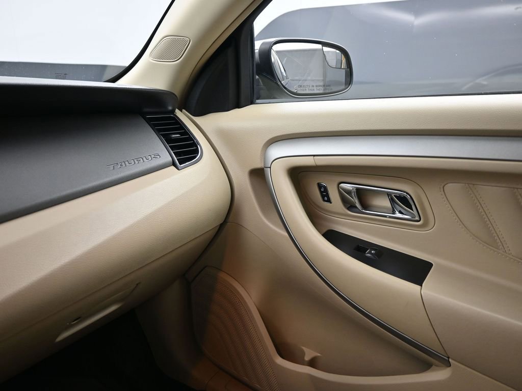 Used 2017 Ford Taurus SE image 15