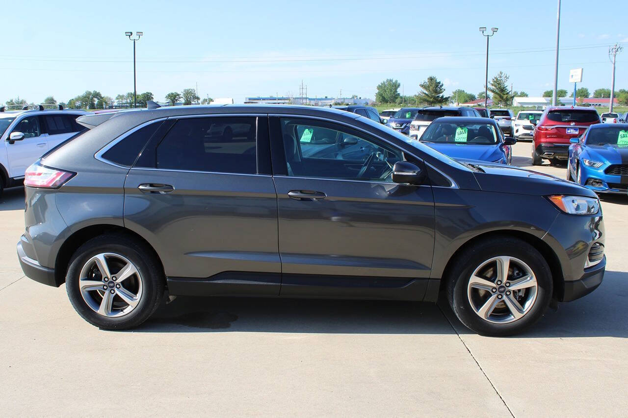 Used 2020 Ford Edge SEL w/ Convenience Package FWD image 4