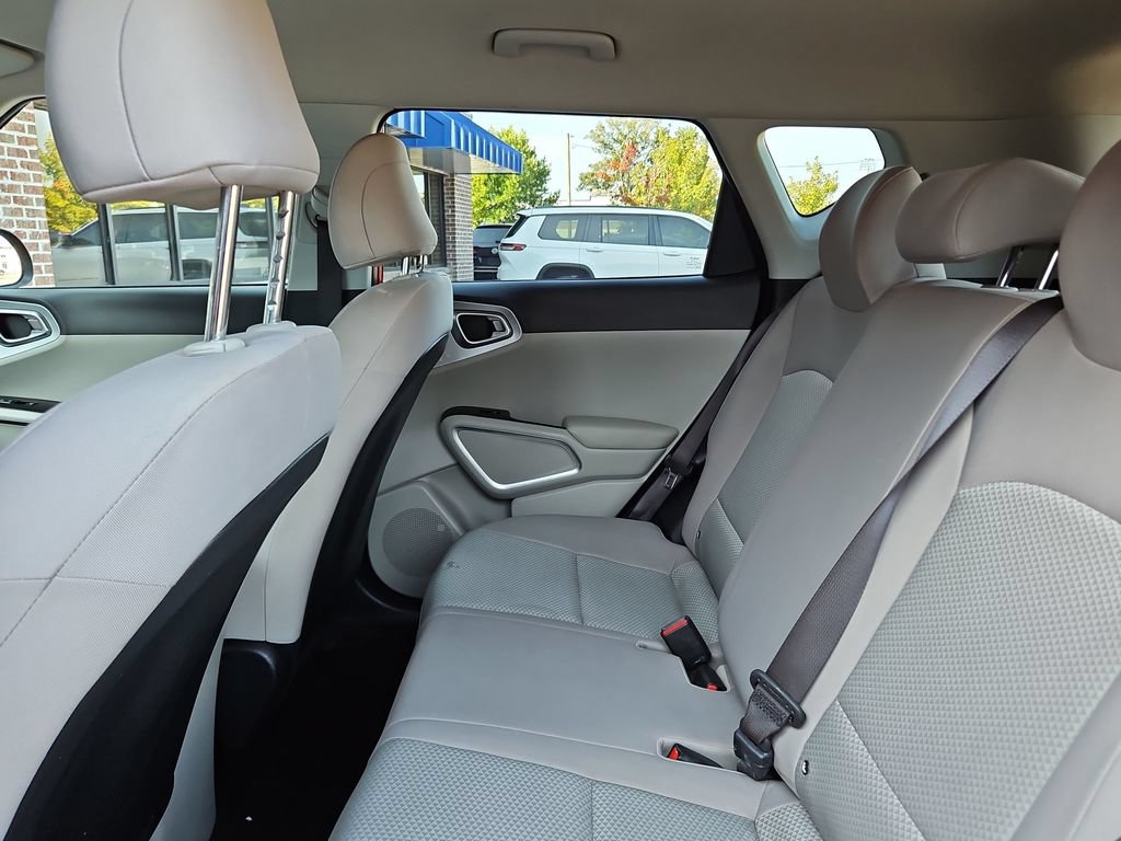 Used 2025 Kia Soul LX FWD image 24