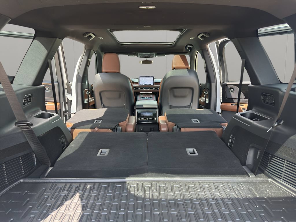 Used 2023 Lincoln Aviator Reserve w/ Elements Package Plus AWD/4WD image 19