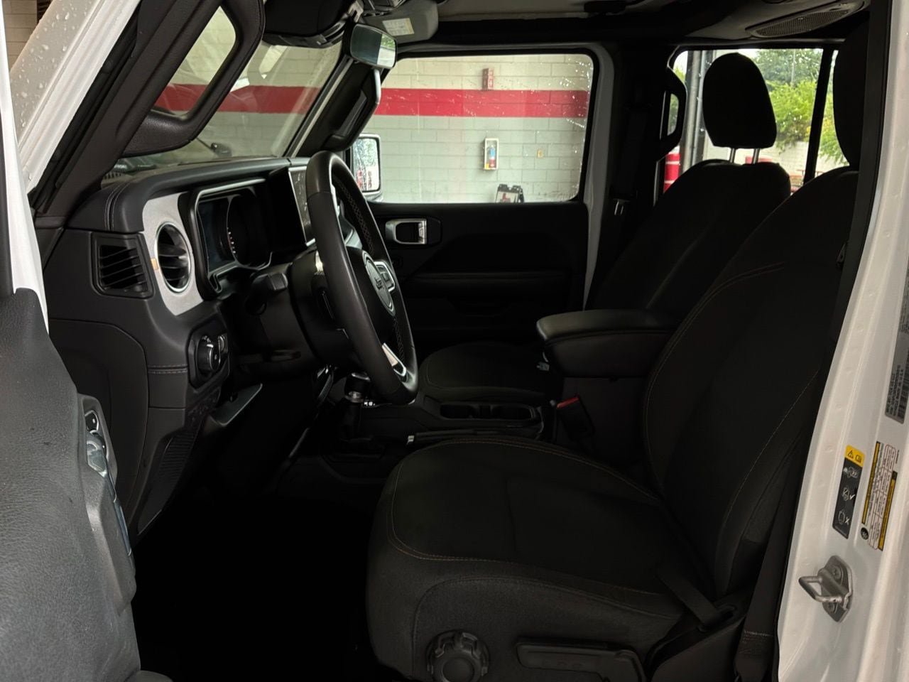 Used 2025 Jeep Wrangler Unlimited Sahara AWD/4WD image 10