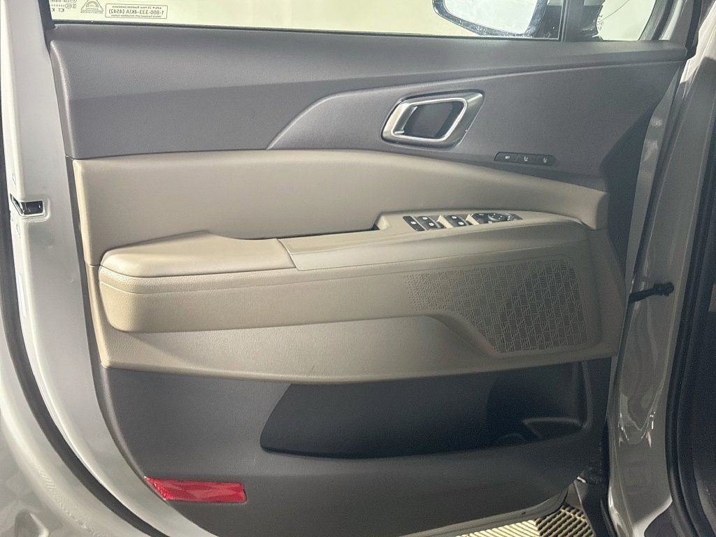 New 2027 Kia Carnival EX FWD image 10
