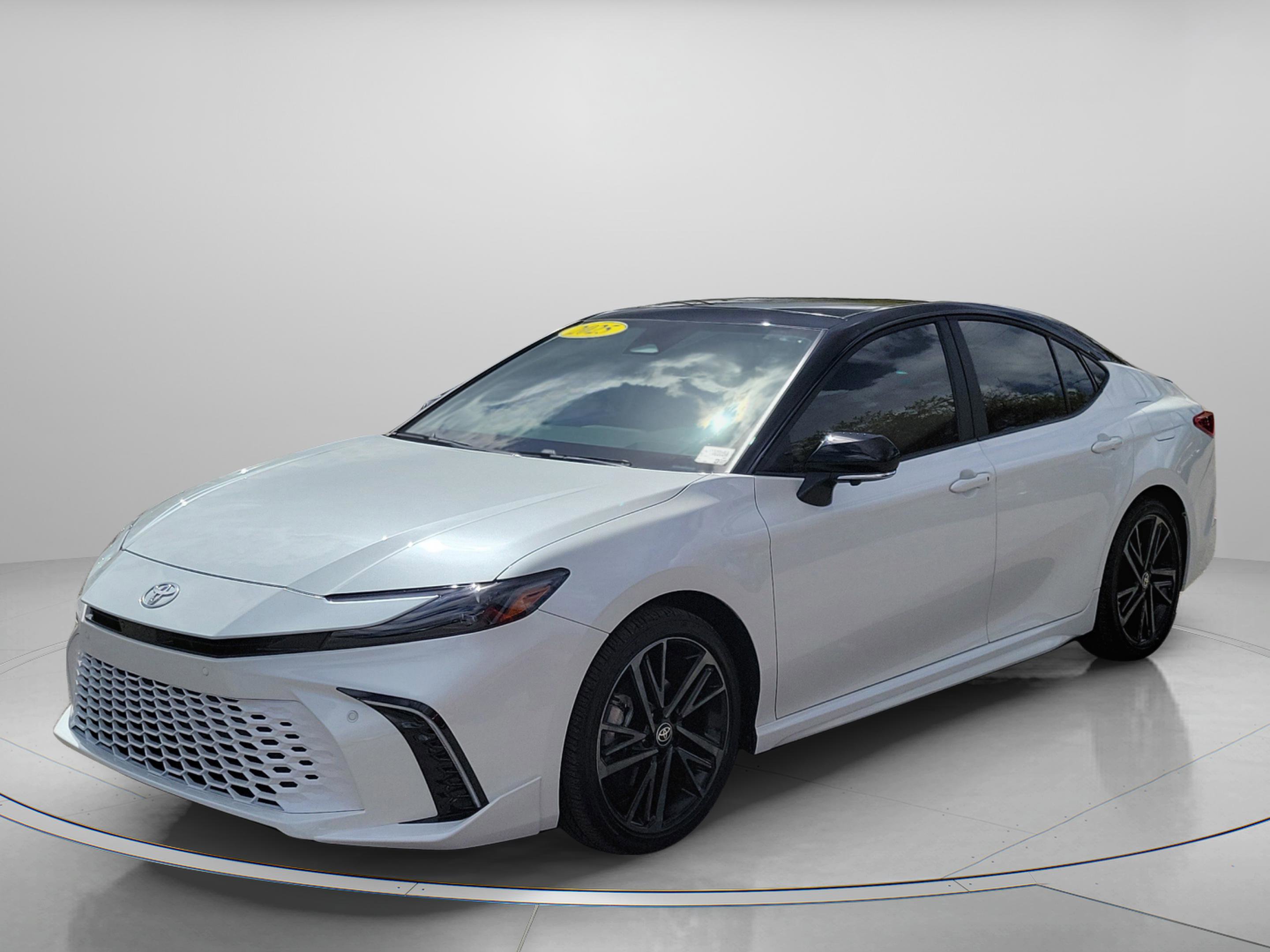 Used 2025 Toyota Camry XSE w/ Premium Plus Package image 2