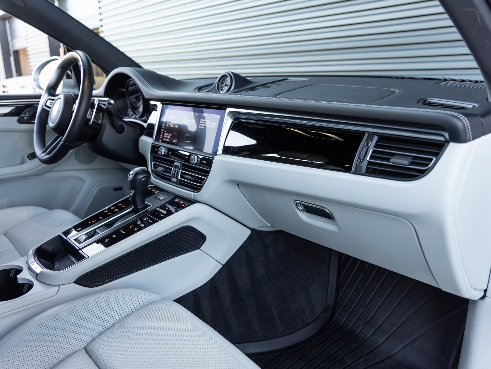 Used 2023 Porsche Macan S image 35