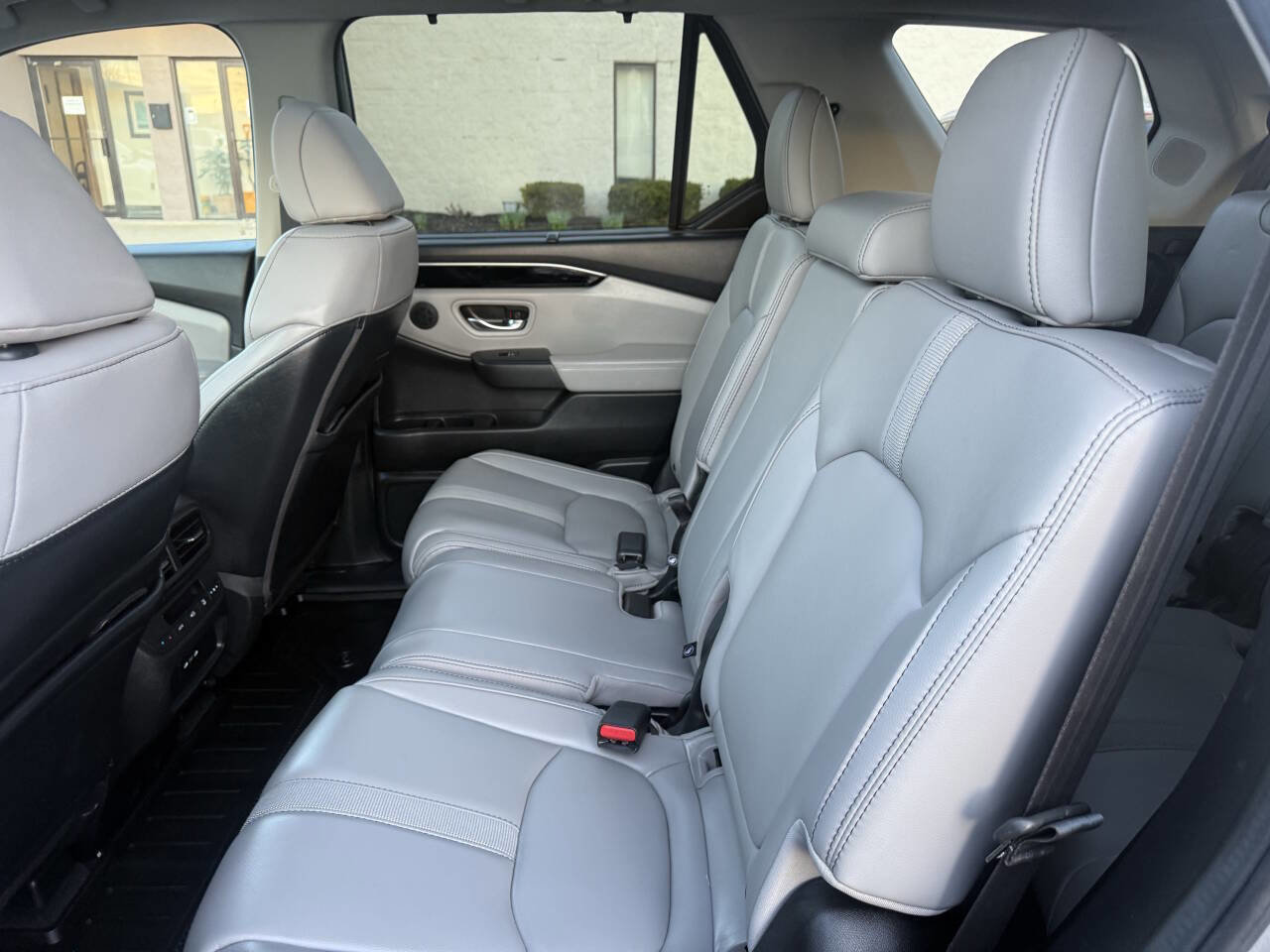 Used 2025 Honda Pilot Touring image 21