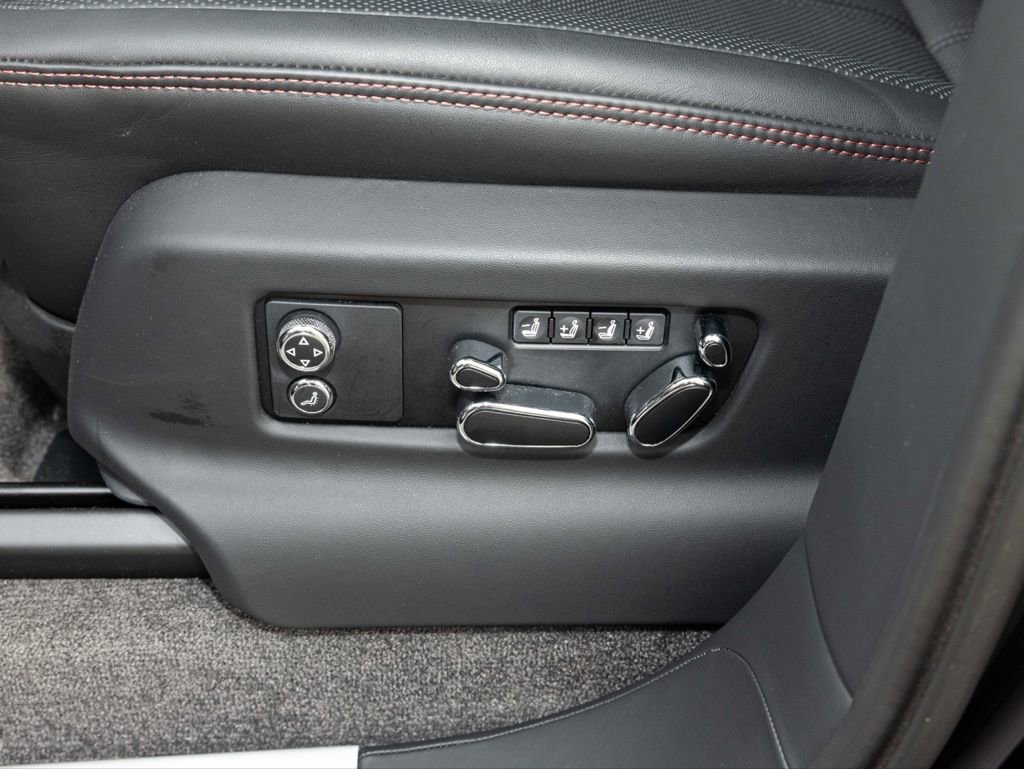 Certified 2025 Bentley Bentayga image 34