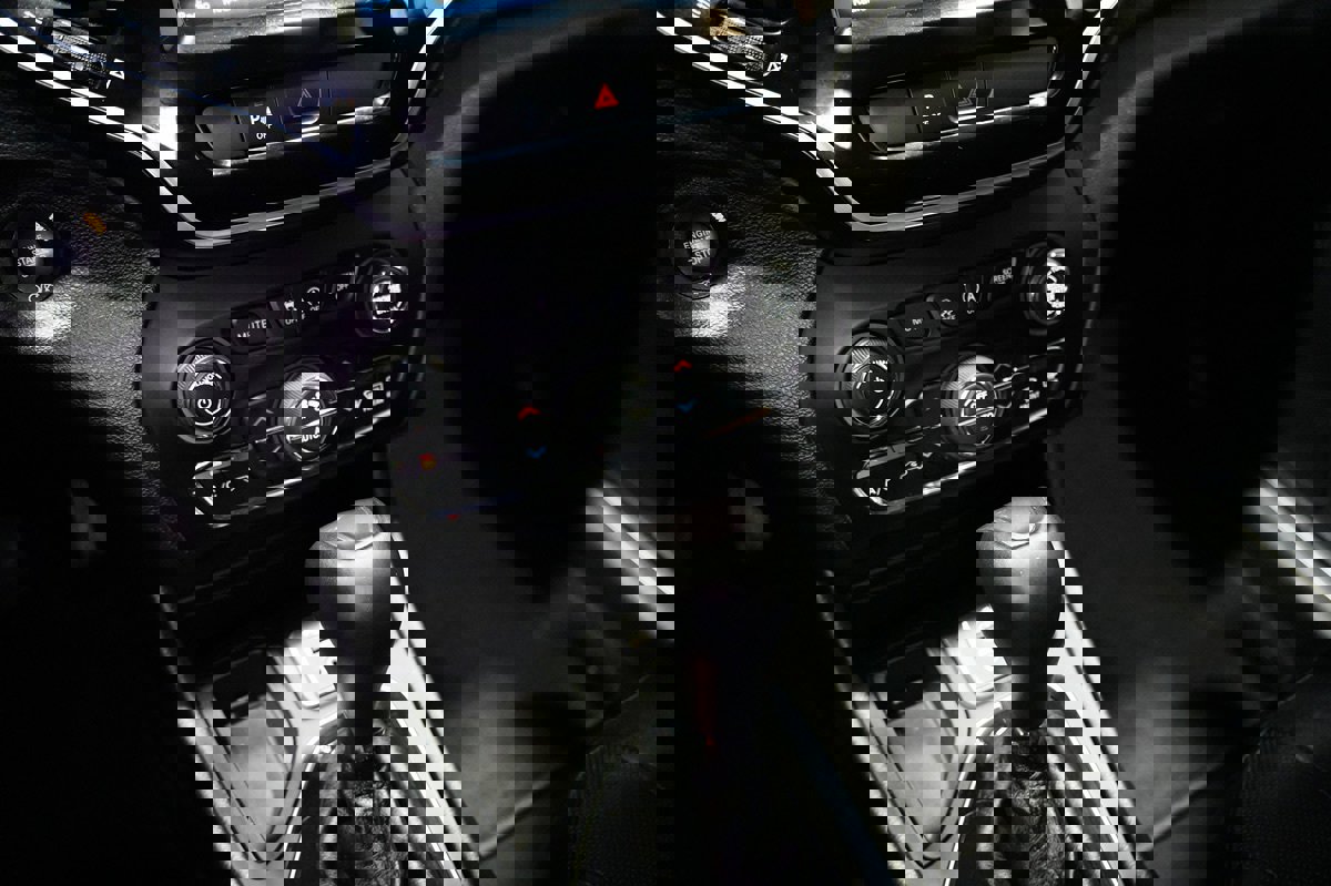 Used 2020 Jeep Cherokee Limited image 16