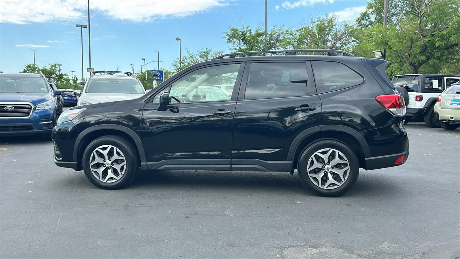Certified 2023 Subaru Forester Premium AWD/4WD image 9