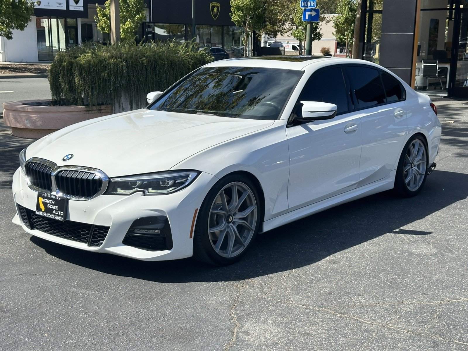 Used 2020 BMW 330i Sedan w/ M Sport Package RWD image 3