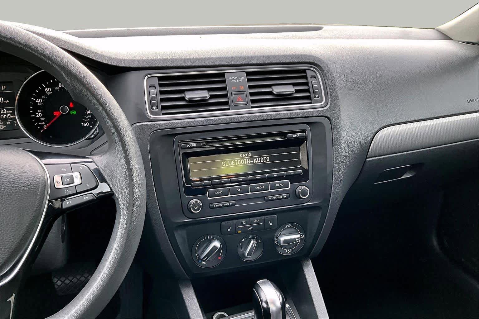 Used 2015 Volkswagen Jetta SE FWD image 6