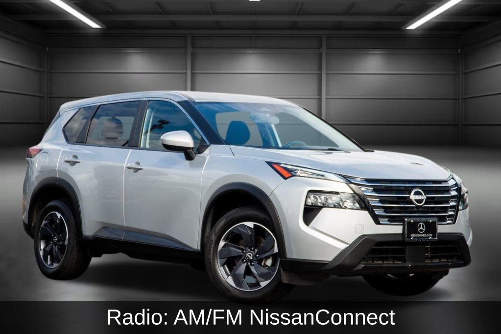 Used 2024 Nissan Rogue SV image 3