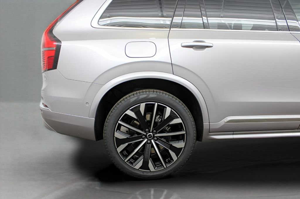 New 2026 Volvo XC90 B5 Plus w/ Protection Package Premier image 34