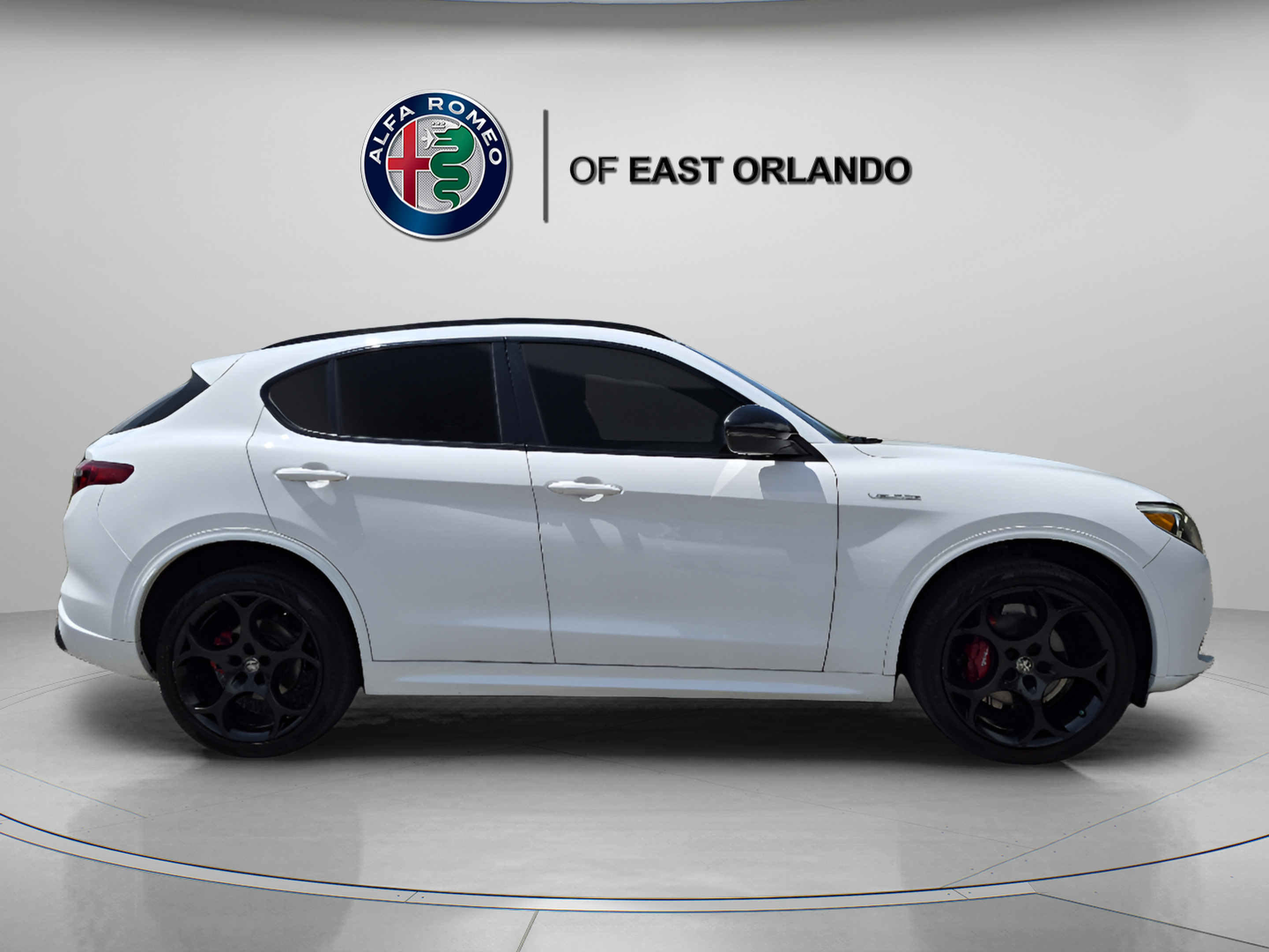 Used 2023 Alfa Romeo Stelvio Veloce AWD/4WD image 8
