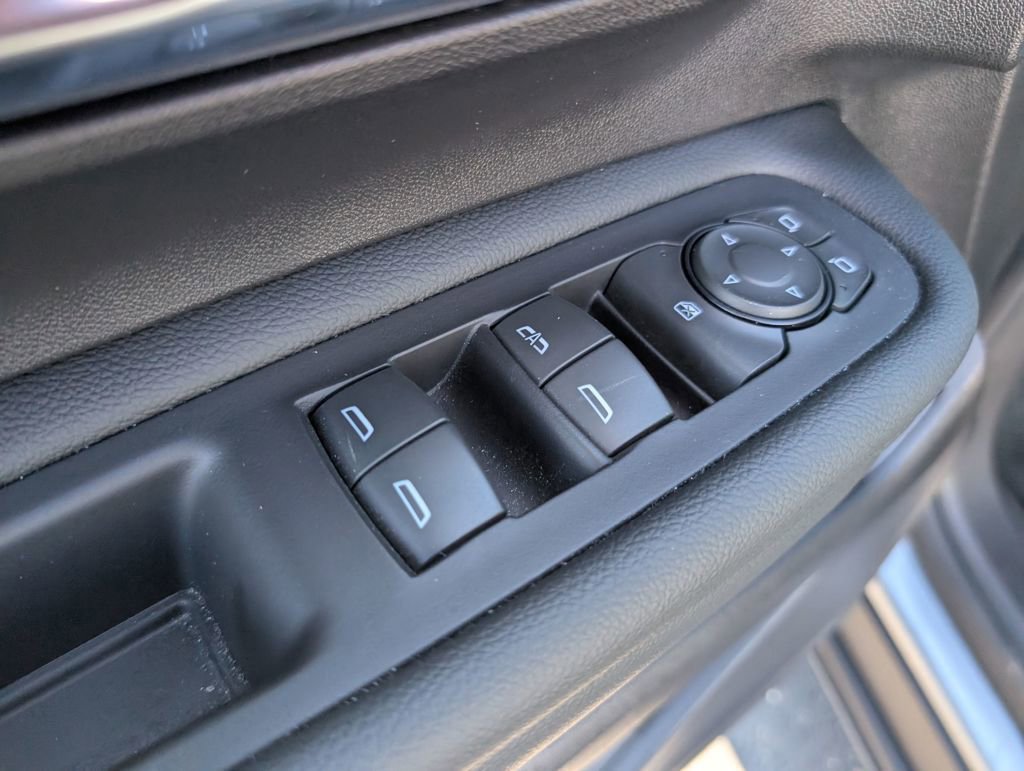 Used 2024 GMC Terrain SLE w/ Driver Convenience Package image 15