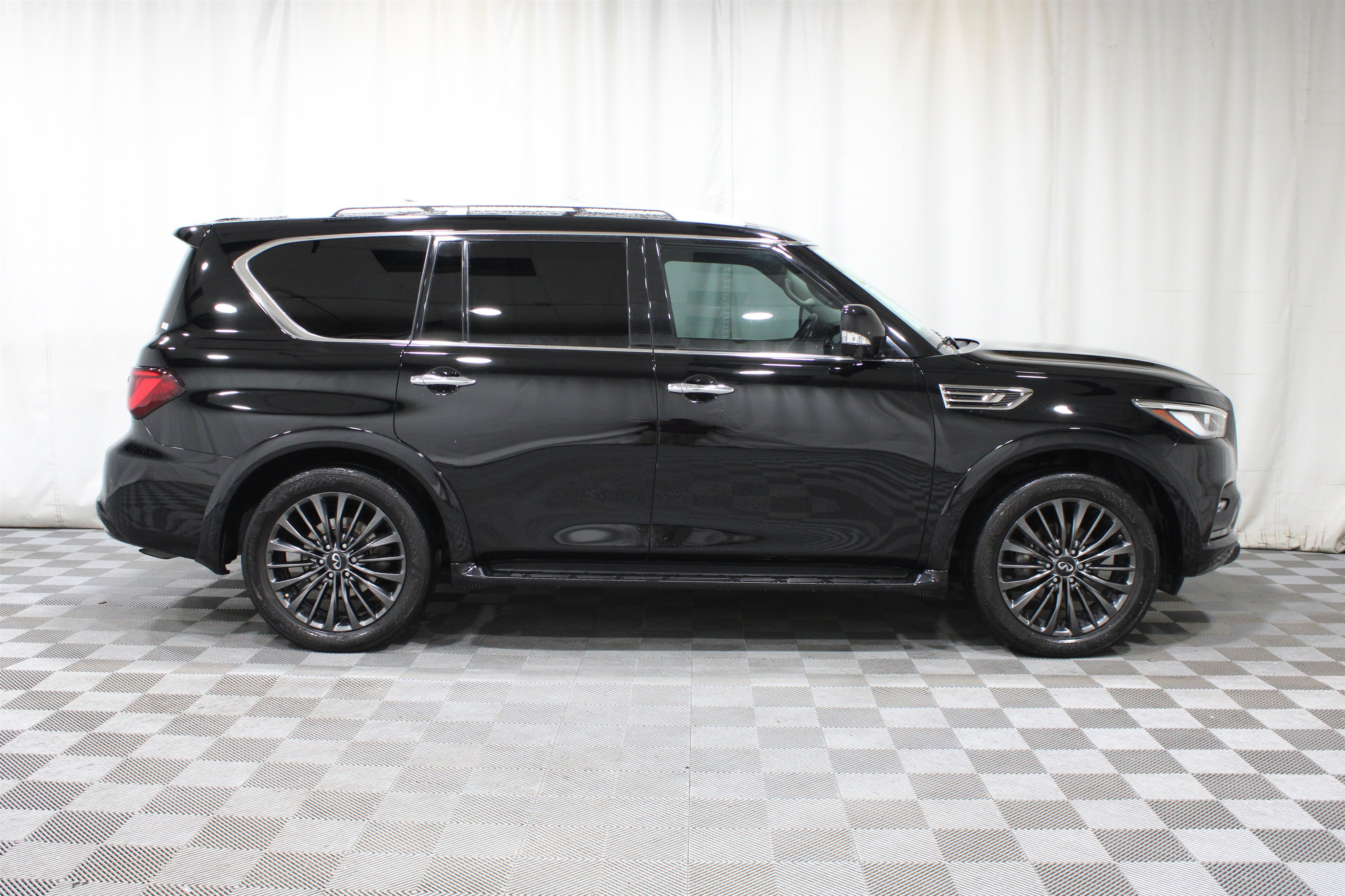 Used 2022 INFINITI QX80 Premium Select w/ All-Season Package RWD image 36