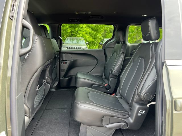 New 2027 Chrysler Pacifica Select AWD/4WD image 4