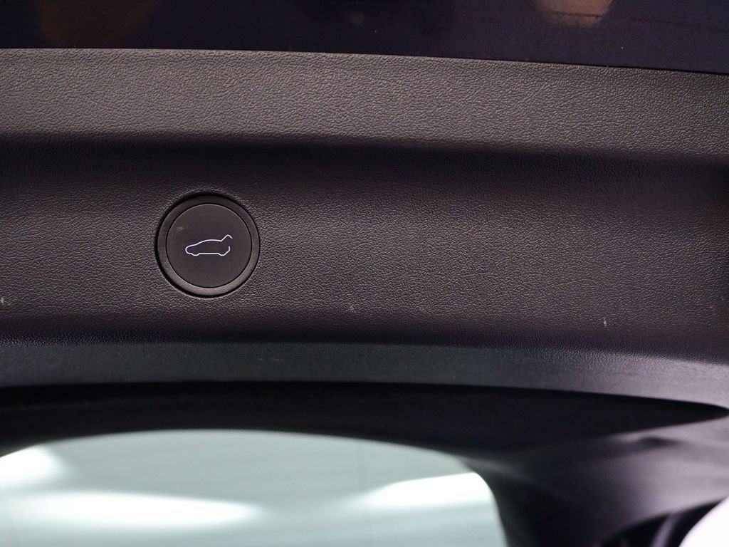 Used 2025 Tesla Model Y Long Range image 40