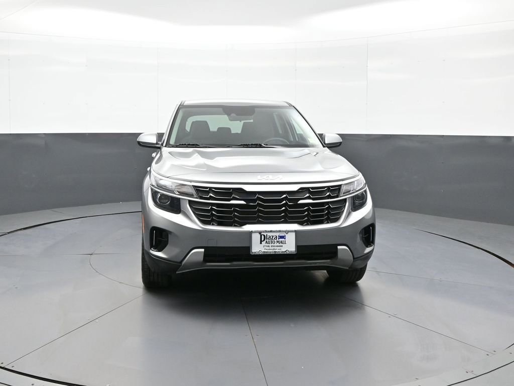 Certified 2024 Kia Seltos LX AWD/4WD image 2