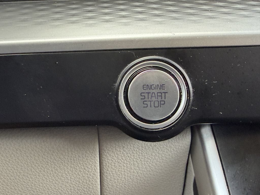 Certified 2024 Kia Carnival LX FWD image 30