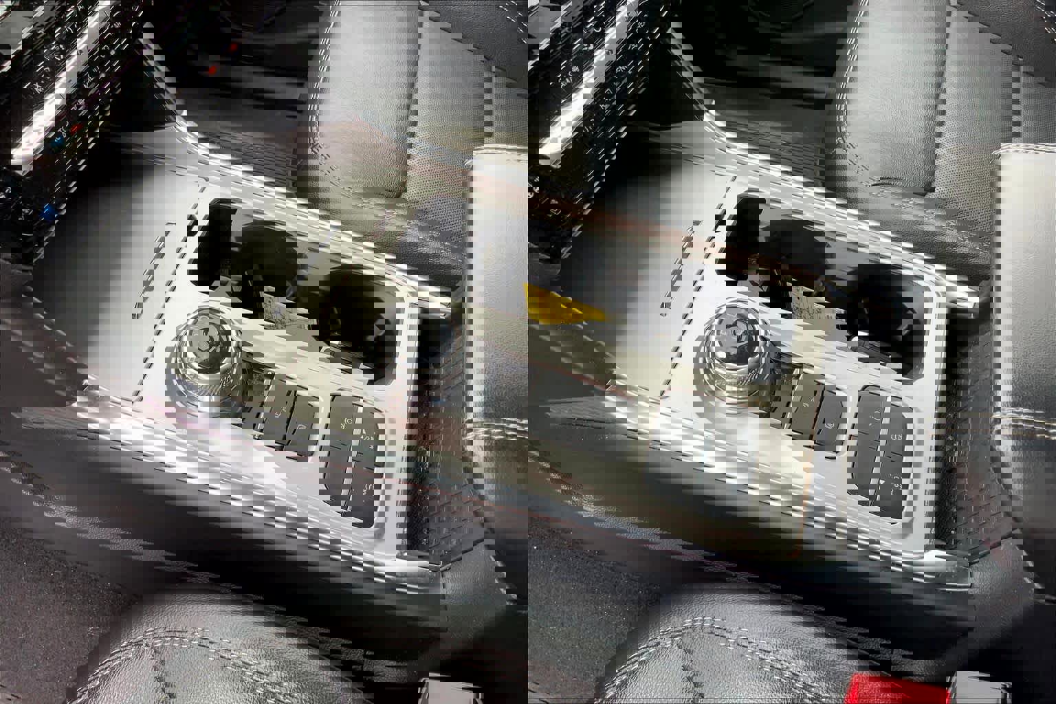 Used 2022 Ford Explorer Limited w/ Equipment Group 301A image 16