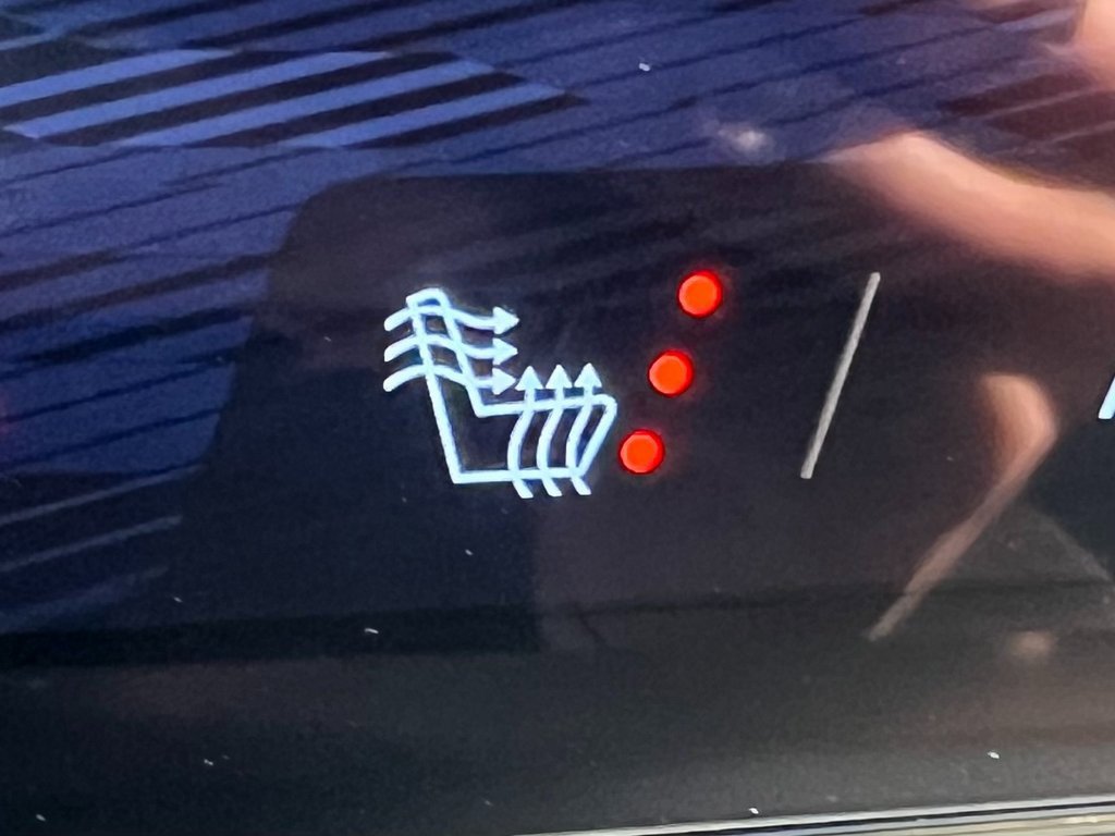 Used 2025 Chevrolet Traverse LT image 8