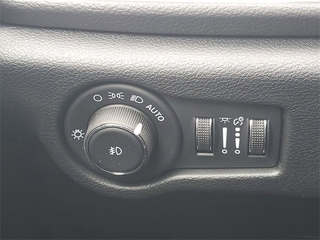 New 2026 Chrysler Pacifica Limited w/ Uconnect Theater Family Group image 21