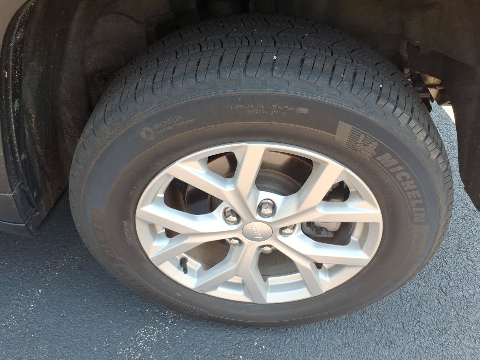 Used 2024 Jeep Grand Cherokee Limited AWD/4WD image 5
