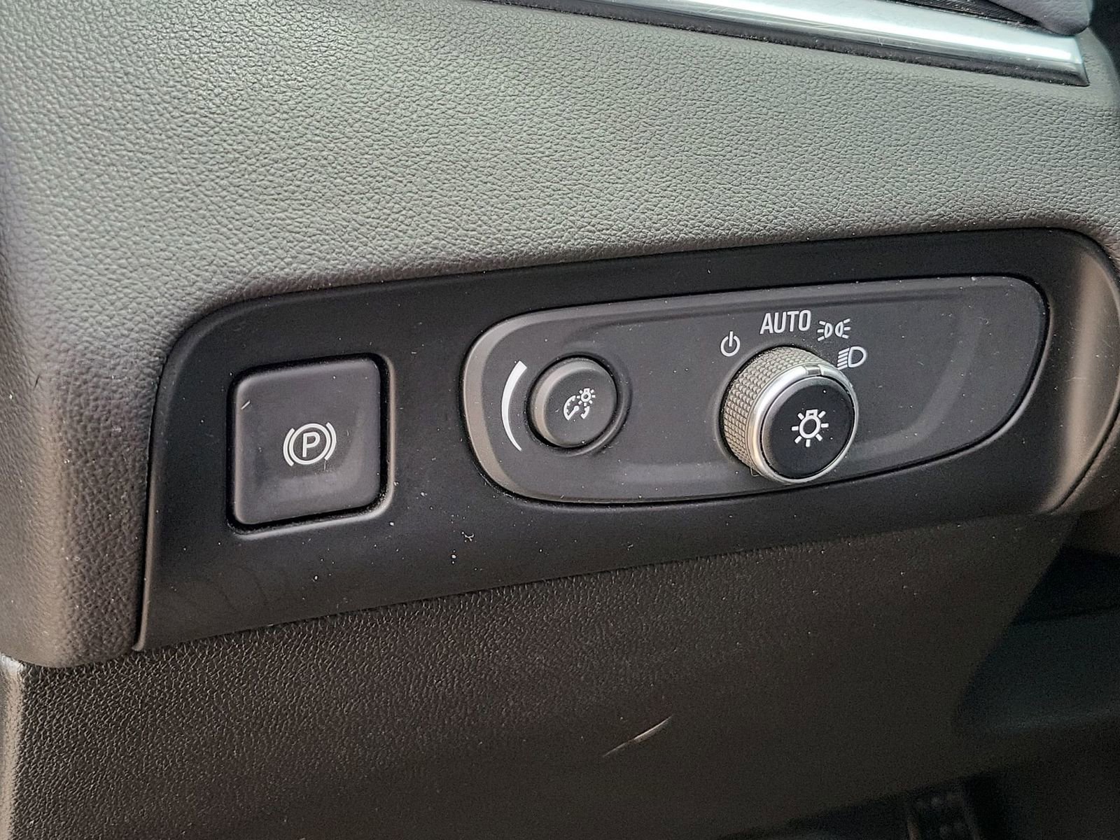 Certified 2021 Buick Enclave Essence w/ Trailering Package, 5000 lbs. image 17