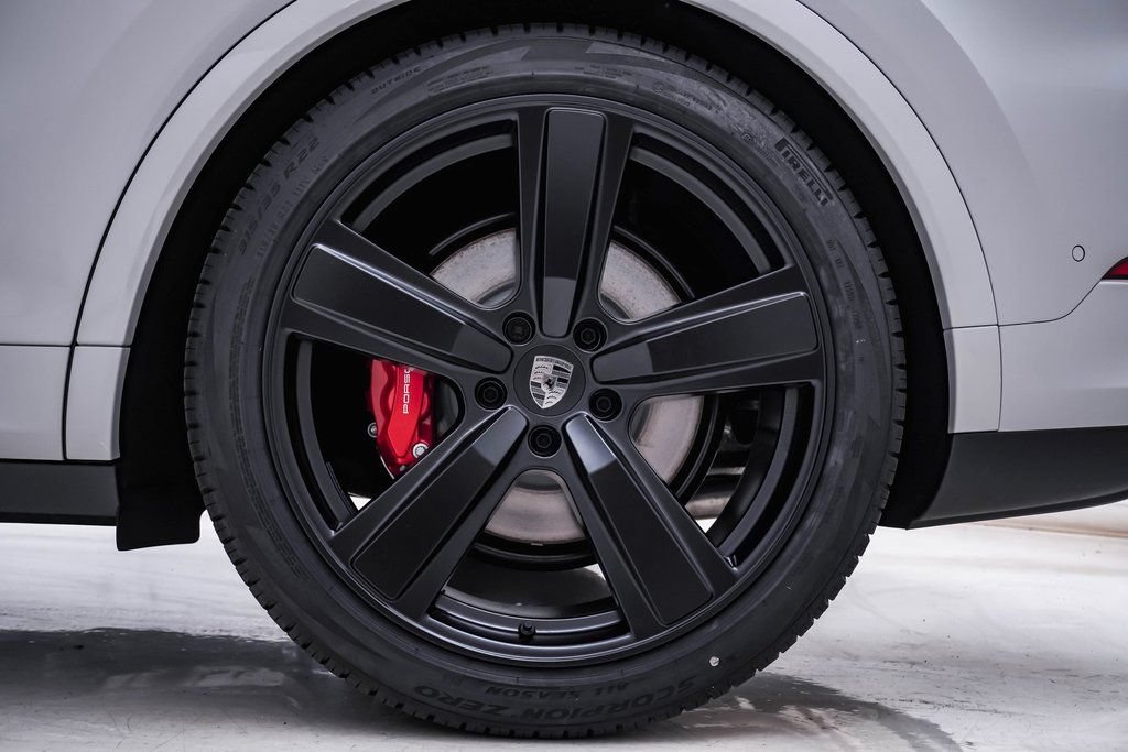 New 2025 Porsche Cayenne Turbo AWD/4WD image 10
