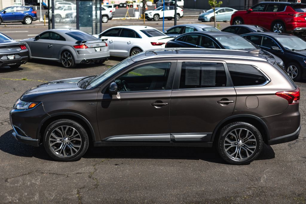 Used 2017 Mitsubishi Outlander GT AWD/4WD image 11