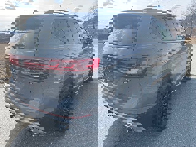 New 2026 Volkswagen Atlas Peak Edition image 3