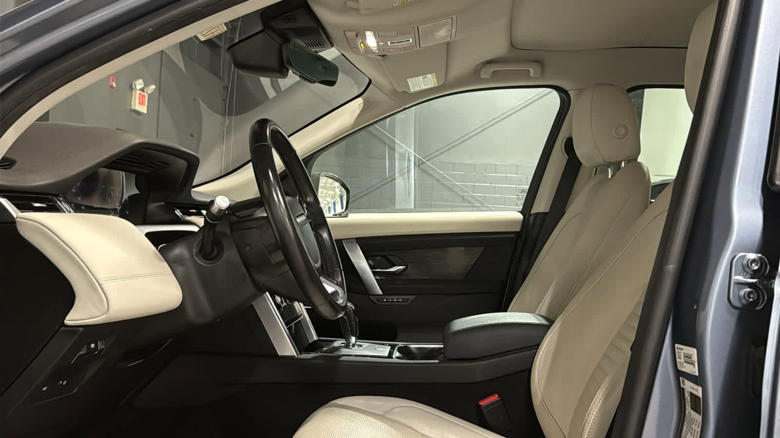 Used 2020 Land Rover Discovery Sport SE AWD/4WD image 8