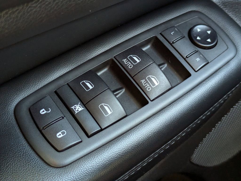 Used 2021 Jeep Grand Cherokee Laredo X image 22