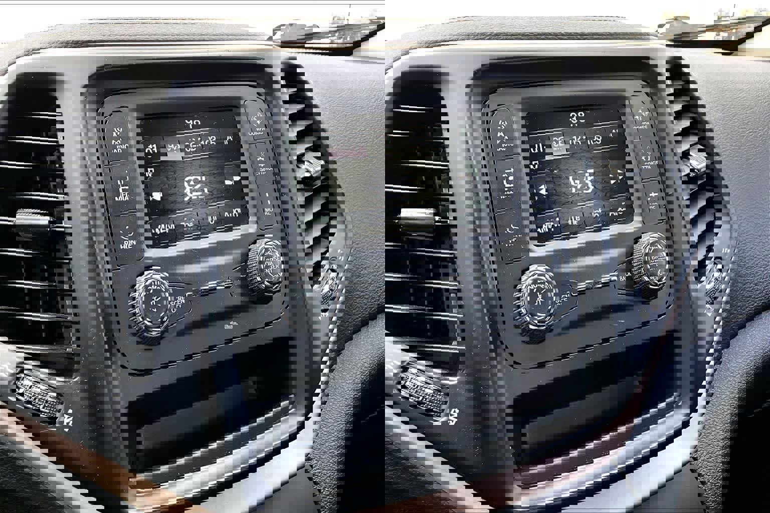 Used 2016 Jeep Cherokee Sport image 33