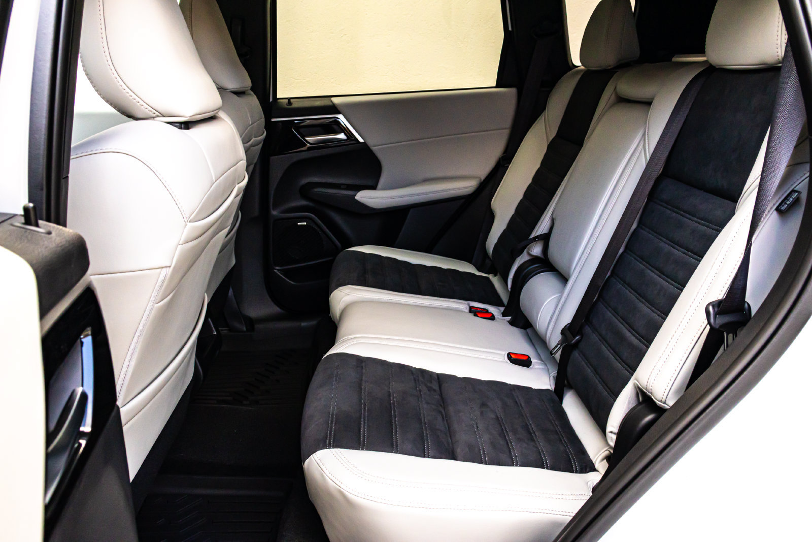 New 2026 Mitsubishi Outlander SE FWD image 15